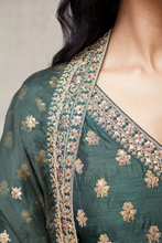 Load image into Gallery viewer, DORI EMBROIDERED RECEPTION LEHENGA