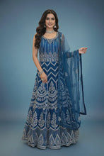 Load and play video in Gallery viewer, GOWN - GKF1001
